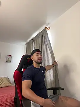 Ezzio Scolaro online show from November 6, 7:26 pm