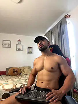 Ezzio Scolaro online show from December 17, 1:39 pm