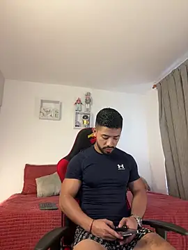 Ezzio Scolaro online show from April 2, 10:29 pm