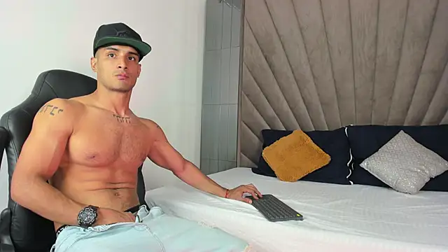 Snapshot of Michael_Blaze chatting on October 19, 5:35 pm Michael Blaze online show from October 19, 5:35 pm