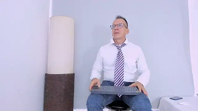  axelking  online show from November 19, 11:43 am