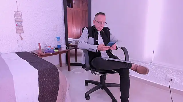  axelking  online show from December 2, 11:37 am