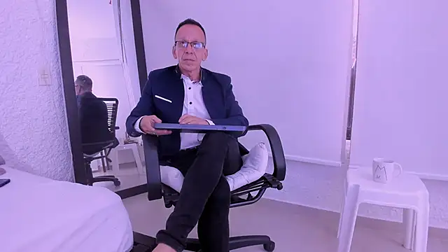  axelking  online show from February 25, 11:31 am