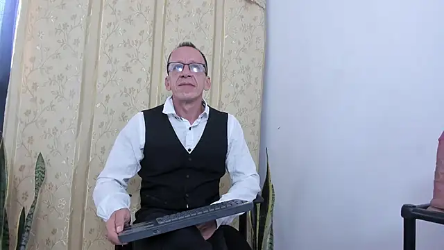  axelking  online show from April 14, 11:38 am