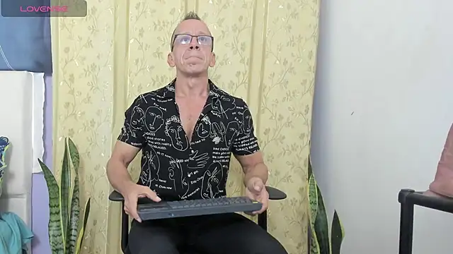 axelking  online show from June 1, 11:34 am