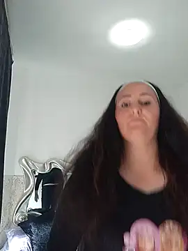 Snapshot of Bella_862 chatting on June 5, 8:20 am Bella 862 online show from June 5, 8:20 am