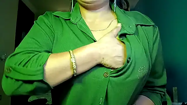 horny milf couple online show from April 3, 7:01 pm