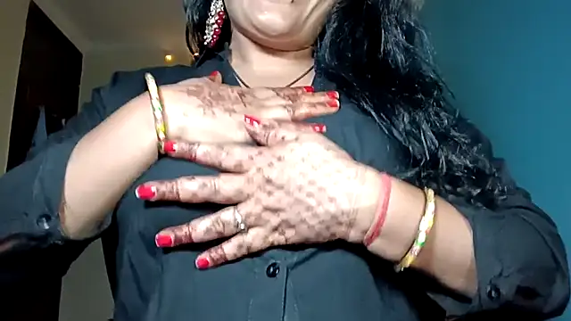 horny milf couple online show from April 14, 8:37 pm