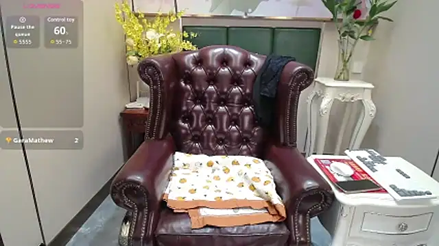 selinajuan online show from October 25, 12:18 am