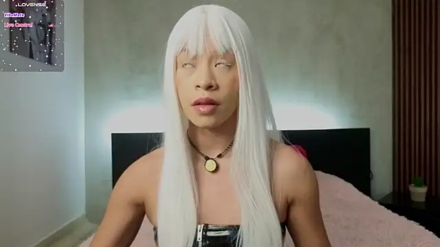 kimhilton  online show from February 25, 4:00 am