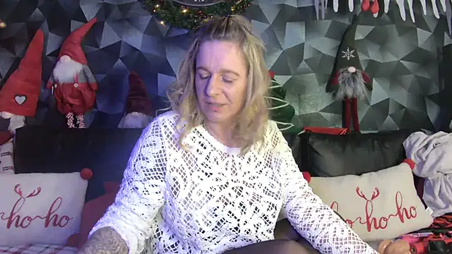 Delichieuse5 online show from December 13, 8:25 pm