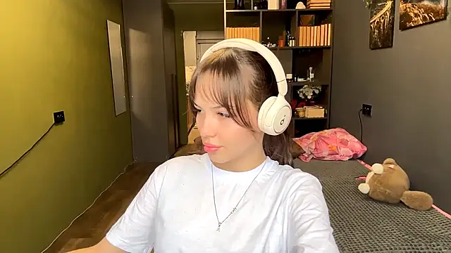 MysticAlisa online show from December 5, 6:33 am