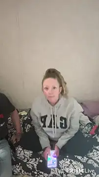 Snapshot of amandatheblondewife chatting on December 5, 9:29 am amandatheblondewife online show from December 5, 9:29 am