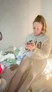 Snapshot of amandatheblondewife chatting on December 16, 5:56 am amandatheblondewife online show from December 16, 5:56 am