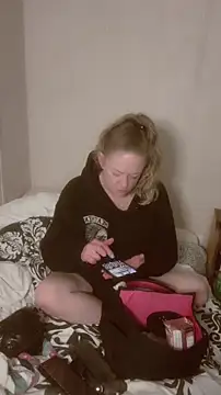 Snapshot of amandatheblondewife chatting on January 7, 9:23 am amandatheblondewife online show from January 7, 9:23 am