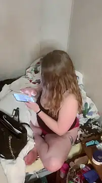 Snapshot of amandatheblondewife chatting on January 8, 11:01 am amandatheblondewife online show from January 8, 11:01 am