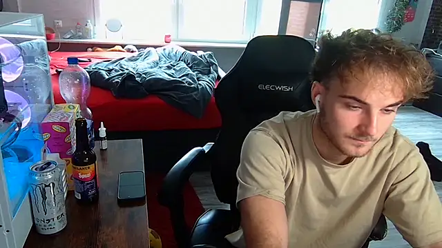 Snapshot of WolkenJunge2006 chatting on October 6, 10:12 am WolkenJunge2006 online show from October 6, 10:12 am