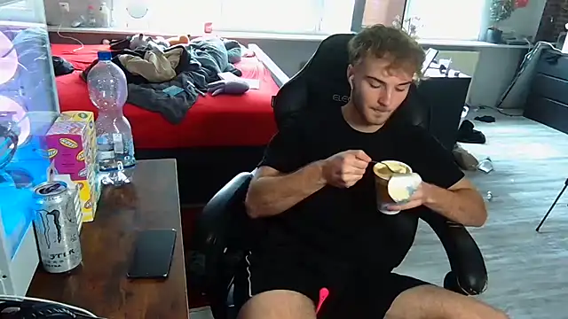 Snapshot of WolkenJunge2006 chatting on October 7, 9:17 am WolkenJunge2006 online show from October 7, 9:17 am