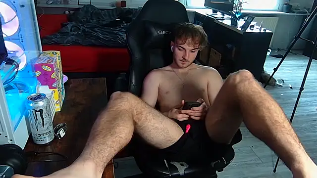 Snapshot of WolkenJunge2006 chatting on October 8, 9:29 am WolkenJunge2006 online show from October 8, 9:29 am