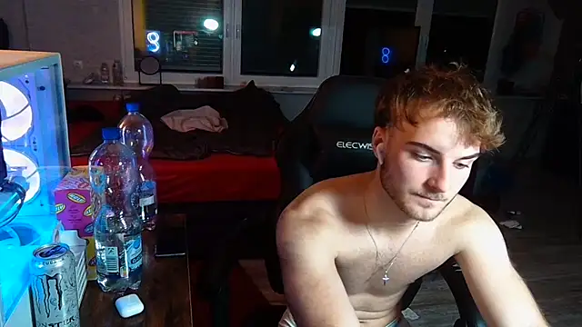 Snapshot of WolkenJunge2006 chatting on October 8, 9:34 pm WolkenJunge2006 online show from October 8, 9:34 pm