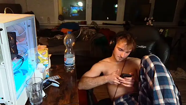 Snapshot of WolkenJunge2006 chatting on November 10, 9:47 pm WolkenJunge2006 online show from November 10, 9:47 pm