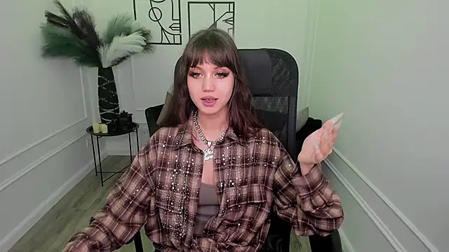 TiffanyYounge online show from November 29, 4:04 am