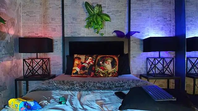 Kylie Foxx online show from December 17, 7:31 pm