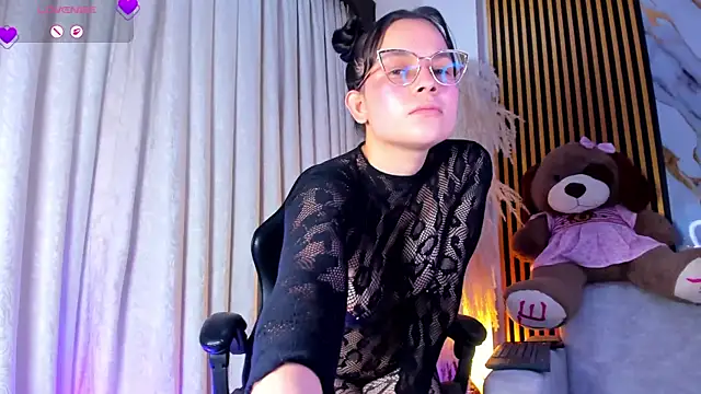 alejagarcia  online show from February 28, 8:54 pm