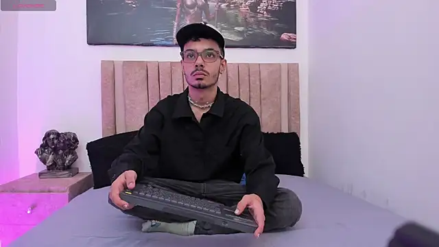 Timothe Evans online show from October 30, 7:47 pm