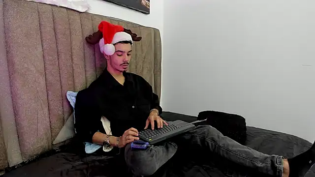 Timothe Evans online show from December 17, 4:07 am