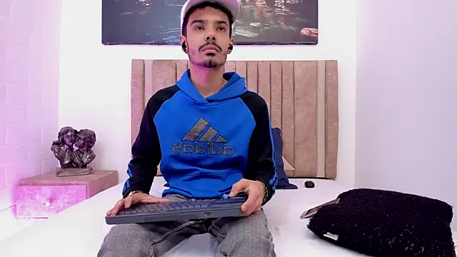 Timothe Evans online show from December 21, 4:19 am