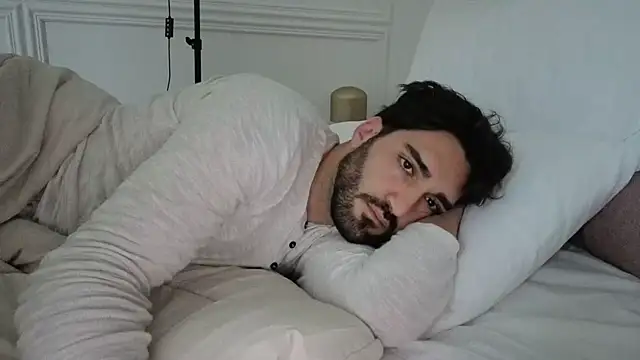 Snapshot of Al3xox02 chatting on March 27, 9:53 am Al3xox02 online show from March 27, 9:53 am