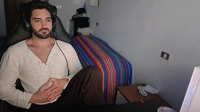 Snapshot of Al3xox02 chatting on March 27, 9:58 pm Al3xox02 online show from March 27, 9:58 pm