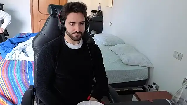 Snapshot of Al3xox02 chatting on March 30, 11:44 am Al3xox02 online show from March 30, 11:44 am