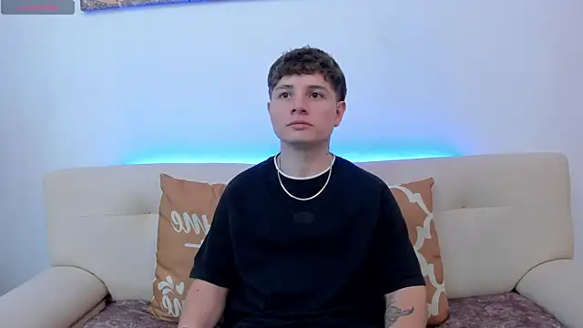 Leoo Miller online show from November 1, 8:00 pm