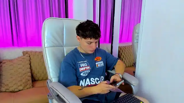 Leoo Miller online show from November 4, 4:33 am