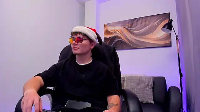 Leoo Miller online show from December 5, 4:10 am