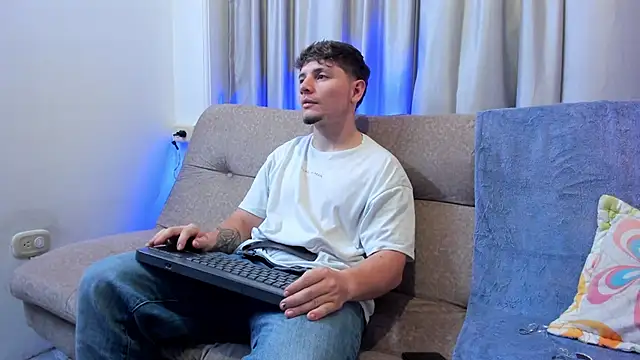 Leoo Miller online show from February 28, 4:24 am