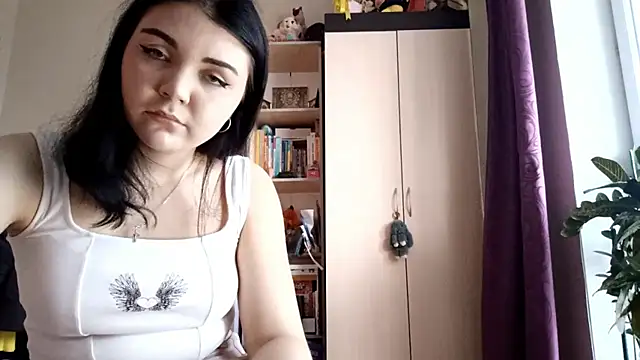 Snapshot of Abi_bee chatting on October 21, 12:06 pm Abi bee online show from October 21, 12:06 pm
