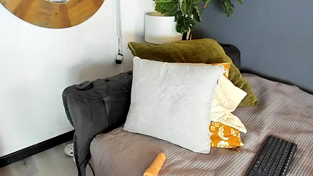 Snapshot of frodita_dream chatting on December 15, 8:13 pm frodita dream online show from December 15, 8:13 pm