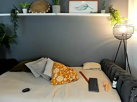 Snapshot of frodita_dream chatting on December 17, 8:04 pm frodita dream online show from December 17, 8:04 pm