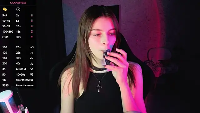 kitti sweett online show from June 20, 8:00 pm