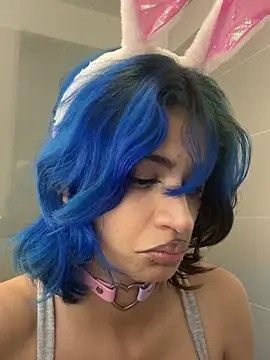 Snapshot of sukulaurens chatting on March 13, 12:06 am sukulaurens online show from March 13, 12:06 am