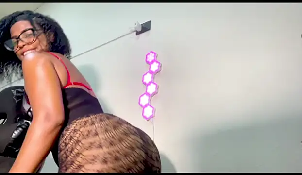 Snapshot of natybratz01 chatting on November 11, 12:10 am natybratz01 online show from November 11, 12:10 am