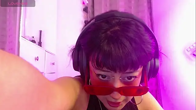 Snapshot of zora_blue777 chatting on October 12, 3:38 am zora blue777 online show from October 12, 3:38 am