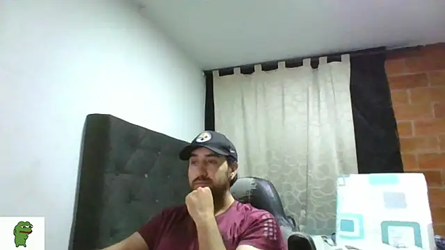 Snapshot of coolfriki chatting on July 1, 3:08 am coolfriki online show from July 1, 3:08 am