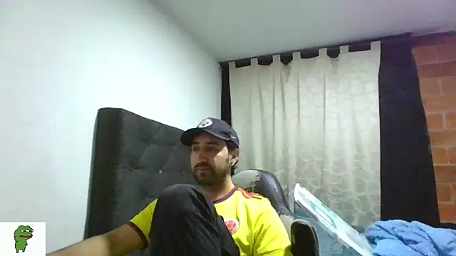 Snapshot of coolfriki chatting on July 3, 11:55 pm coolfriki online show from July 3, 11:55 pm