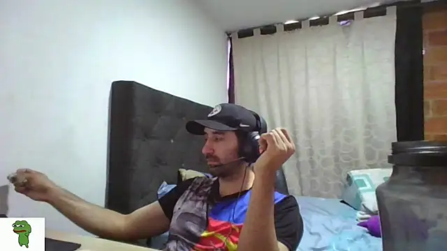 Snapshot of coolfriki chatting on July 17, 9:41 pm coolfriki online show from July 17, 9:41 pm