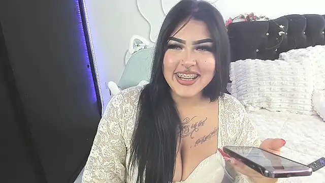 hollycute   online show from April 20, 7:04 pm