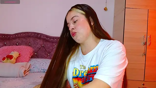 Hanssel tess online show from October 18, 4:30 pm